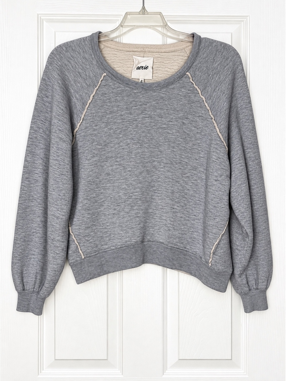 Aerie Women’s Gray Cropped Sweatshirt M Raglan Sleeve Contrast Stitch Cozy Casua
